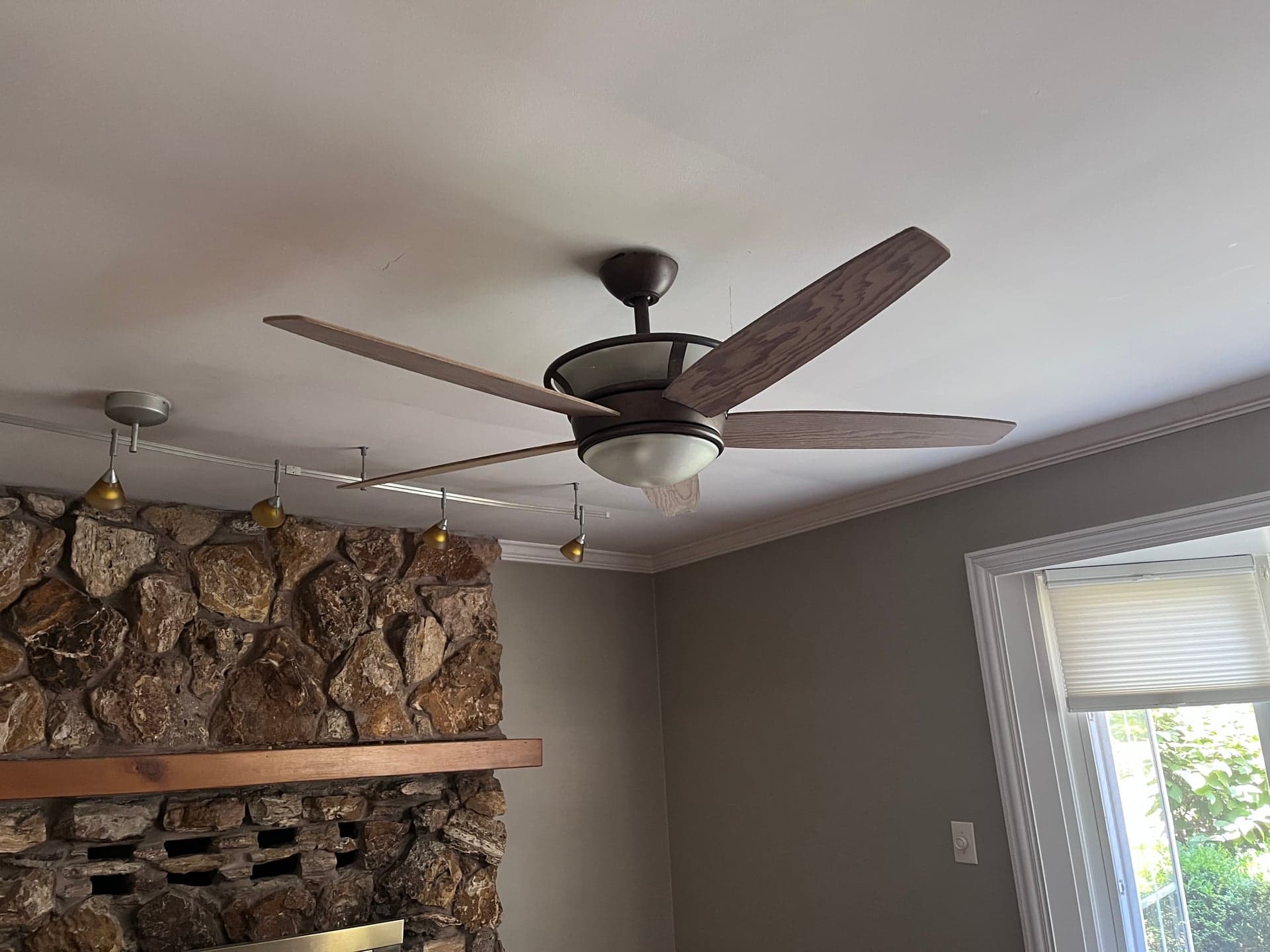 Bronze 5-Blade Ceiling Fan, 52 in, Wood Blades, Light Kit, Used Good