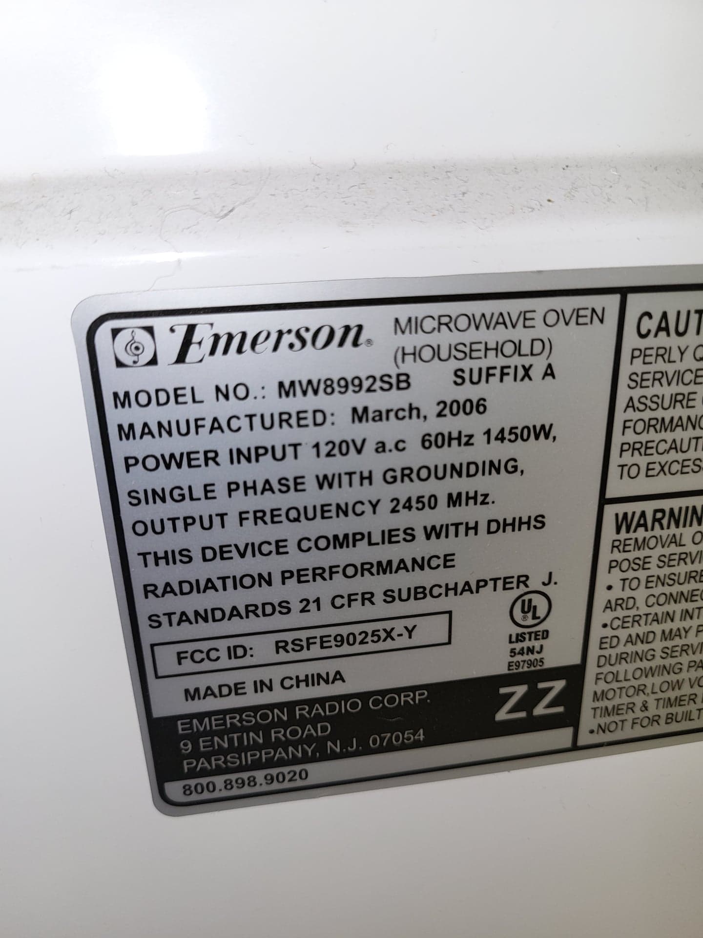 Emerson MW8992SB 1450W Countertop Microwave, White, Light Wear